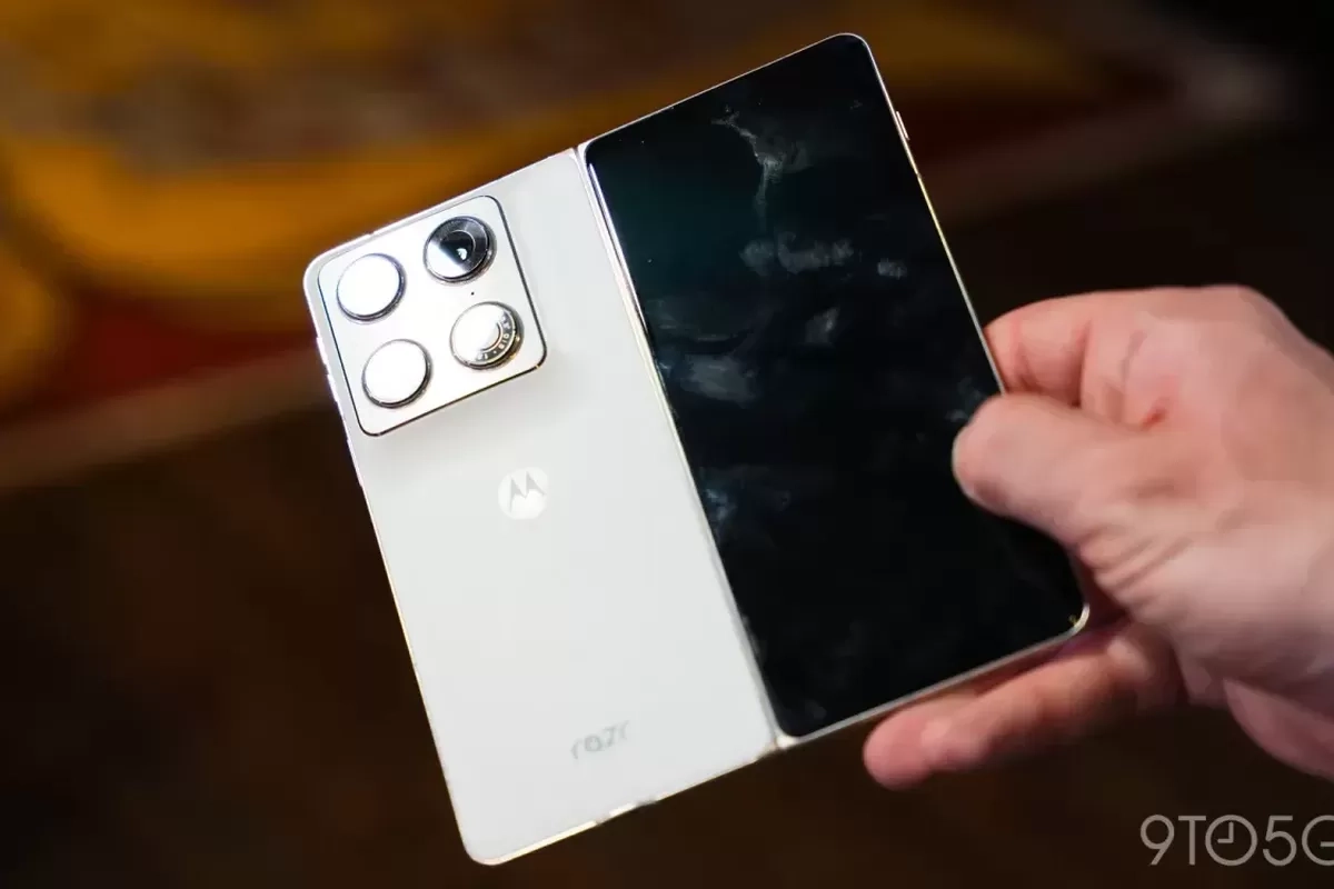 Motorola Razr Fold Meluncur, HP Lipat ''Book-Style'' Pertama Motorola