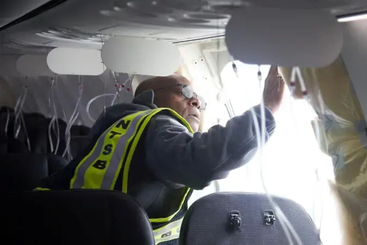 Pintu Pesawat Copot, Pilot Alaska Airlines Menuntut Boeing