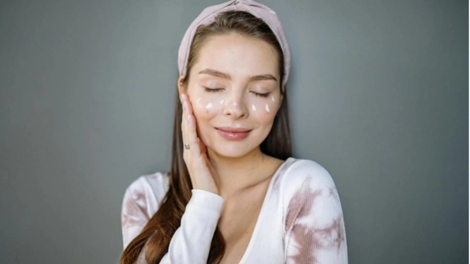 5 Kandungan Skincare Wajib untuk Wanita Usia 40 Tahun selain Retinol