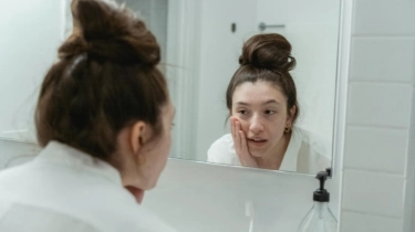 Cara Pakai Skincare yang Benar untuk Mencegah Penuaan Dini pada Kulit Wajah