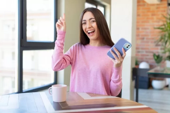 Perempuan yang Menjaga Akun Media Sosial Tetap Privat dan Jarang Mengunggah Konten Biasanya Memiliki 8 Ciri Kepribadian Ini