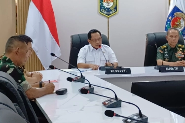Rencana Pemerintah di Sumatera: Lumpur Buat Tanggul, Kayu Gelondong untuk Huntap