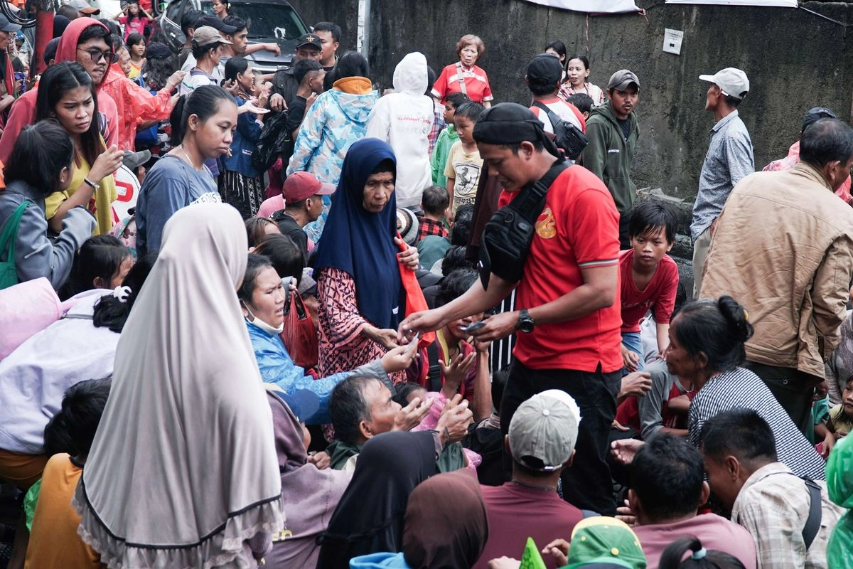 Survei Kebahagiaan dan Paradoks Indonesia