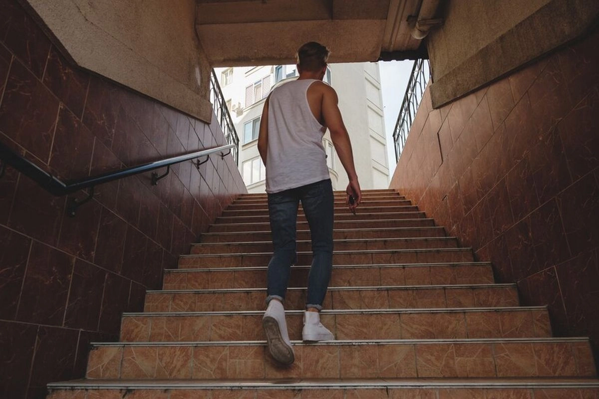 Terengah-engah Saat Naik Tangga, Normal atau Tanda Masalah Kesehatan?