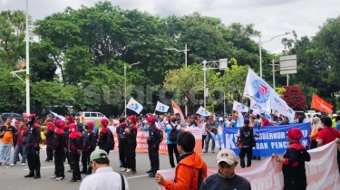 Tuntut Kenaikan Upah 2026, Massa Buruh dari Jakarta dan Jabar Padati Kawasan Monas