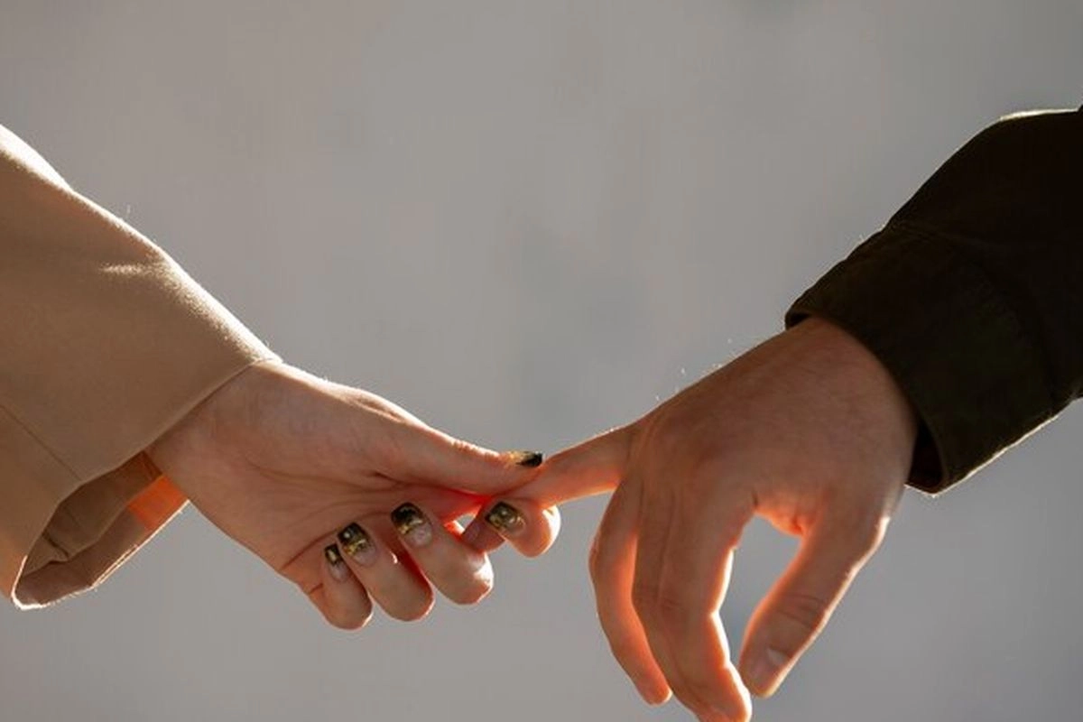 Mengapa Ada Orang yang Terus Terjebak dalam Pola Hubungan Sama?