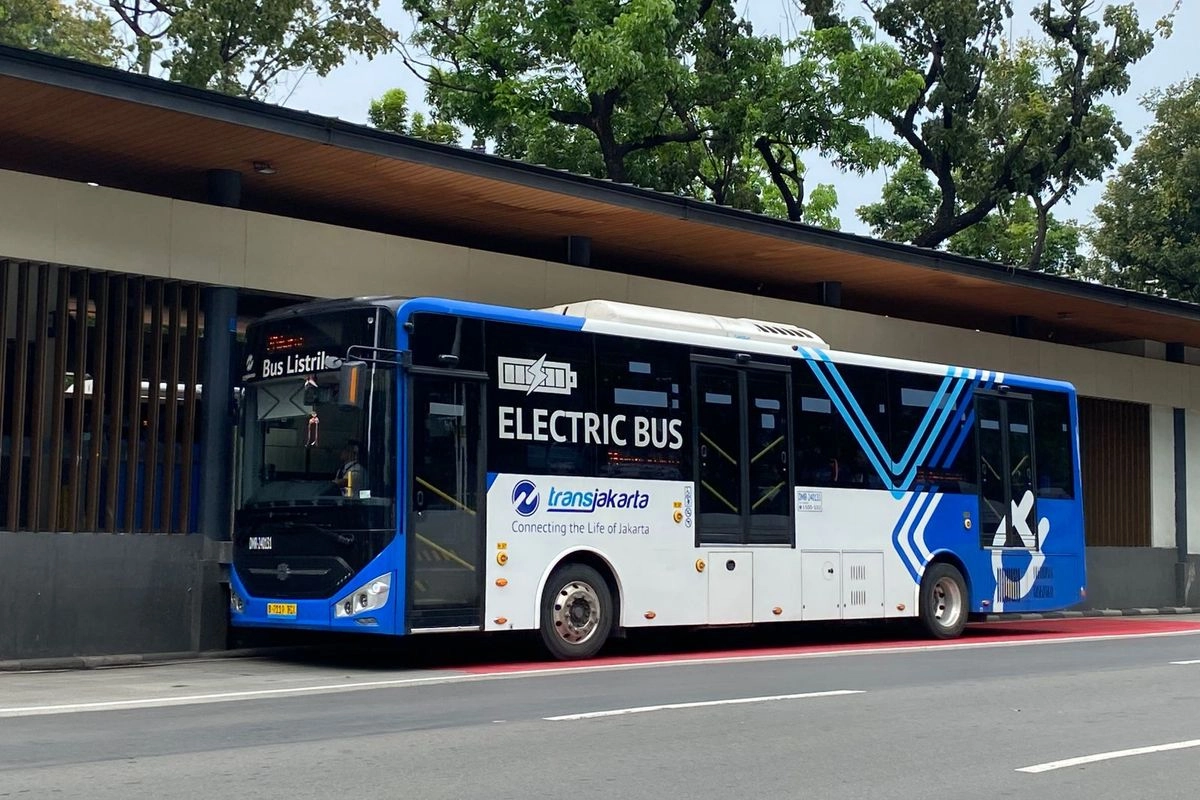 Naik TransJakarta Tengah Malam? Ini Panduan Rute yang Beroperasi 24 Jam