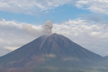 Wisata Gunung Api Indonesia Masuk Travel Warning Inggris, Kemenpar Buka Suara