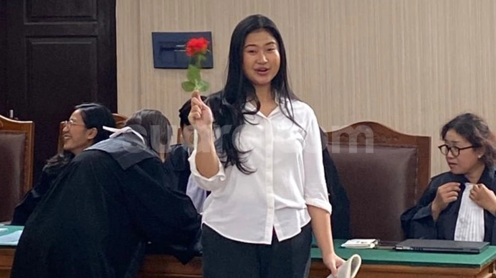 Duplik Laras Disambut Tepuk Tangan, Kuasa Hukum: Tak Ada Mens Rea, Ini Kriminalisasi!