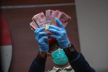 KPK Amankan Uang Ratusan Juta hingga Valuta Asing dalam OTT Pejabat Pajak Jakut