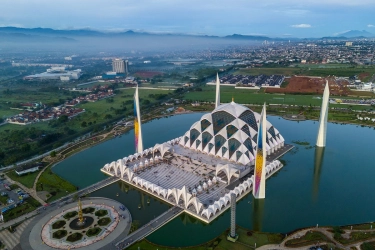 Datang Dini Hari di Masjid Al Jabbar, Tenang karena Sekarang Buka 24 Jam
