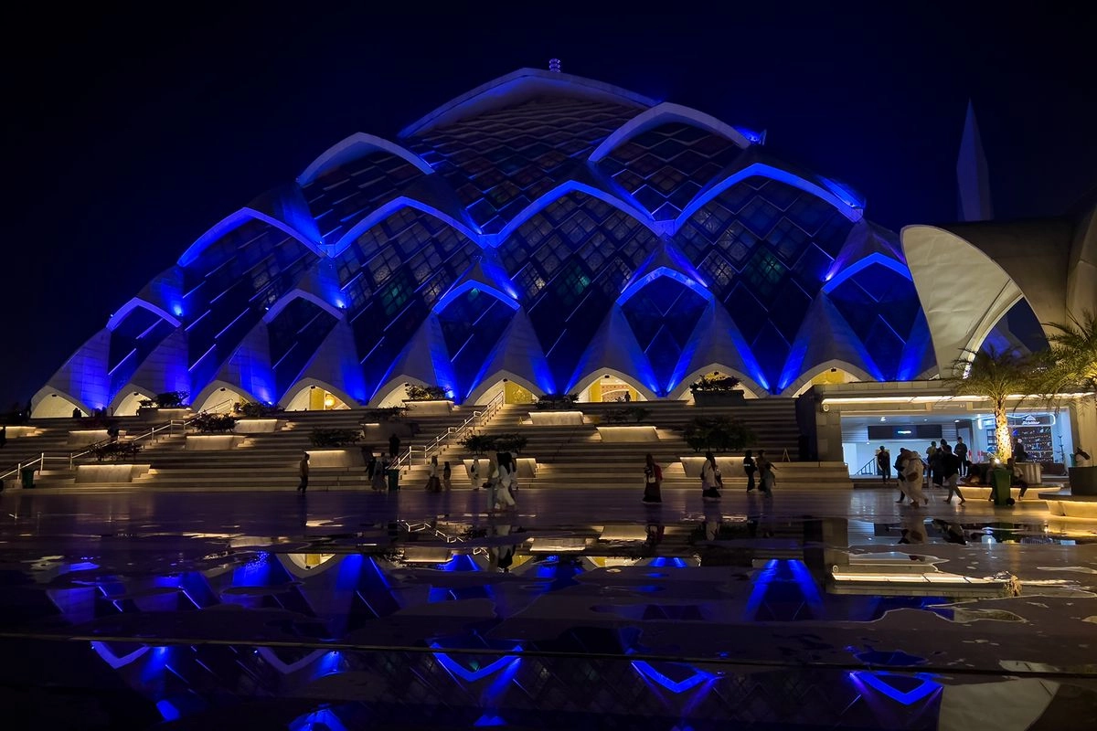 Pengalaman Pahit di Masjid Al Jabbar, Sandal Hilang karena Kecerobohan Ini