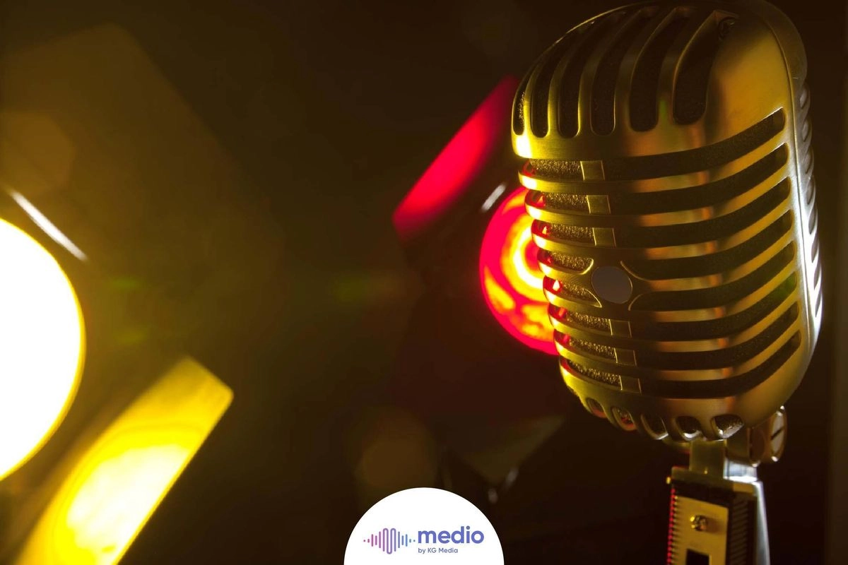 Tertawa Sebelum Menghakimi Negara