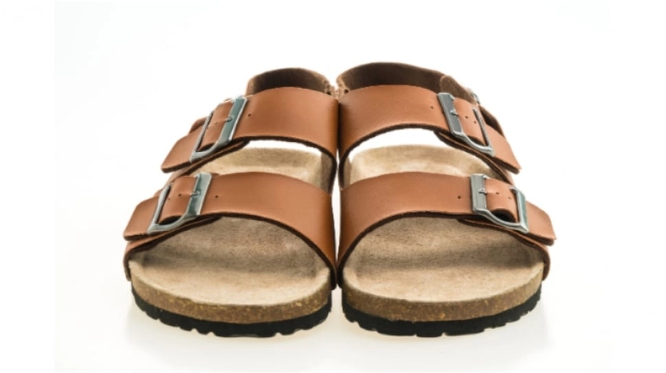 5 Rekomendasi Sandal Empuk untuk Kesehatan Lansia, Harga Mulai Rp20 Ribuan