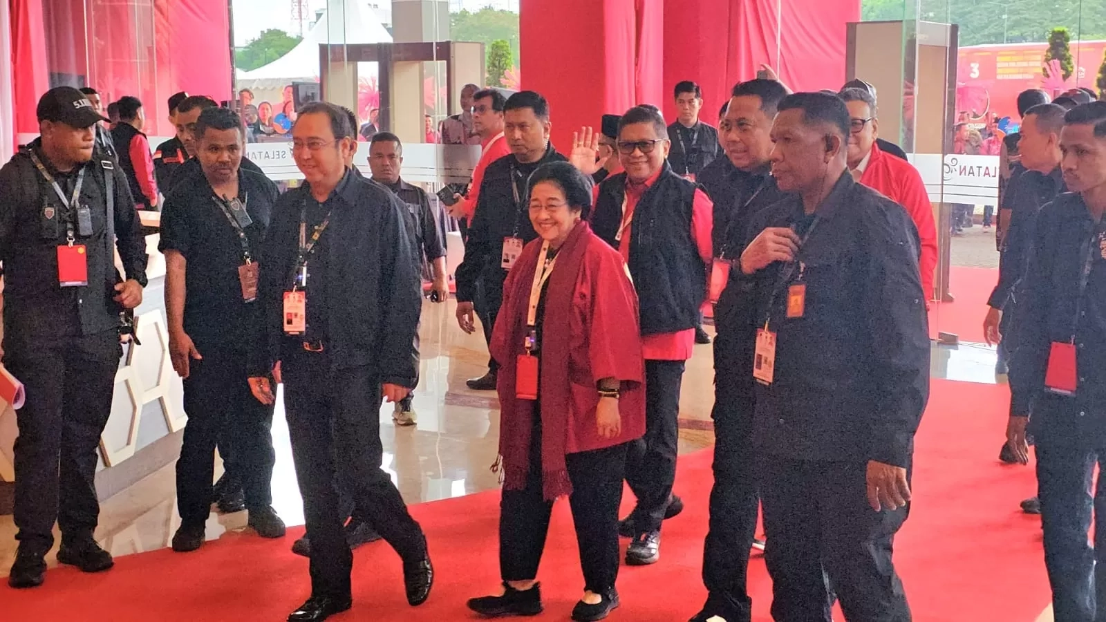 Disambut Hasto dan Prananda, Megawati Hadiri Rakernas PDIP Hari Kedua di Ancol
