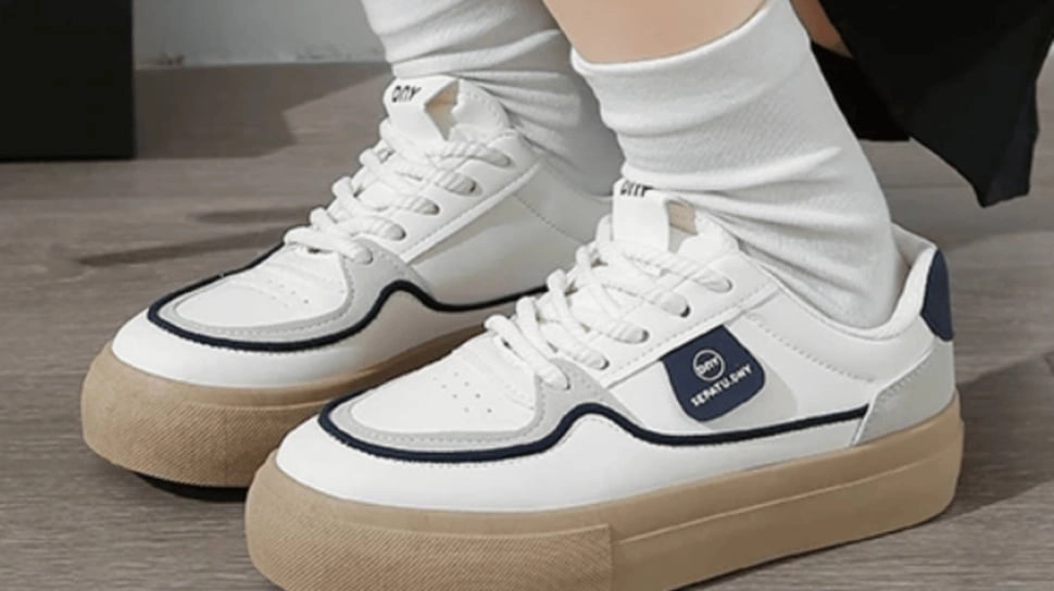 4 Sepatu Sneakers Wanita Mulai Rp100 Ribuan, Empuk dan Anti Lecet Dipakai Jalan