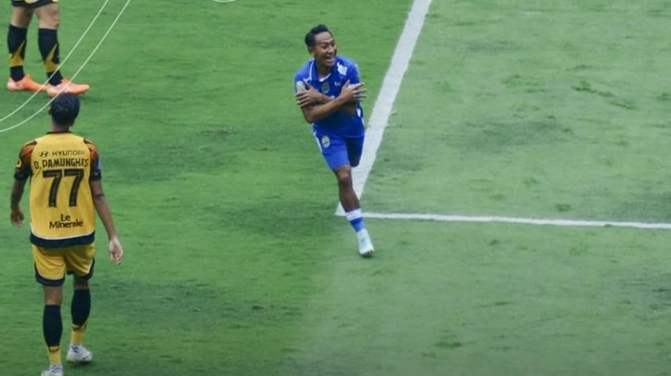 Babak Pertama: Beckham Putra Bawa Persib Bandung Unggul atas Persija