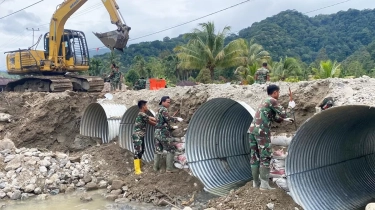 Gotong Royong Warga dan TNI, Jembatan Bailey hingga Armco Dikebut di Sumut dan Sumbar