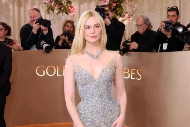 Elle Fanning Tampil Anggun Bak Sleeping Beauty di Golden Globes 2026