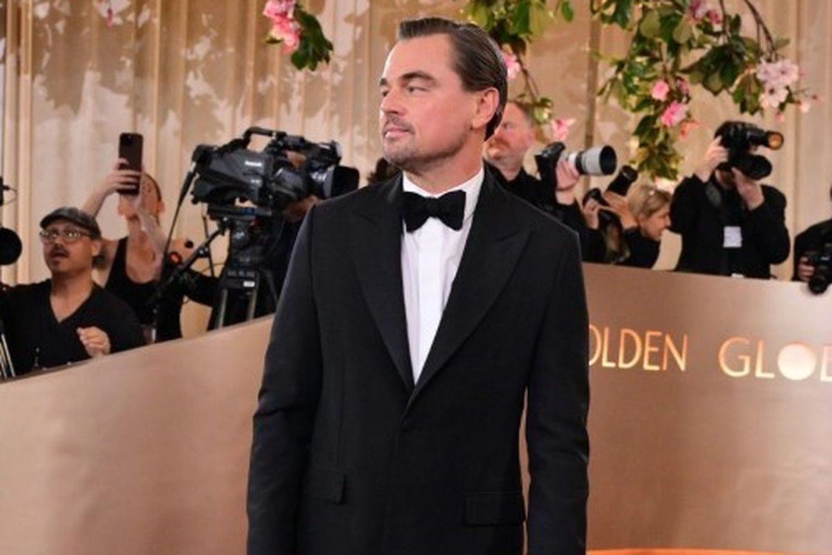 Leonardo DiCaprio Tampil dalam Tuxedo Dior di Golden Globes 2026