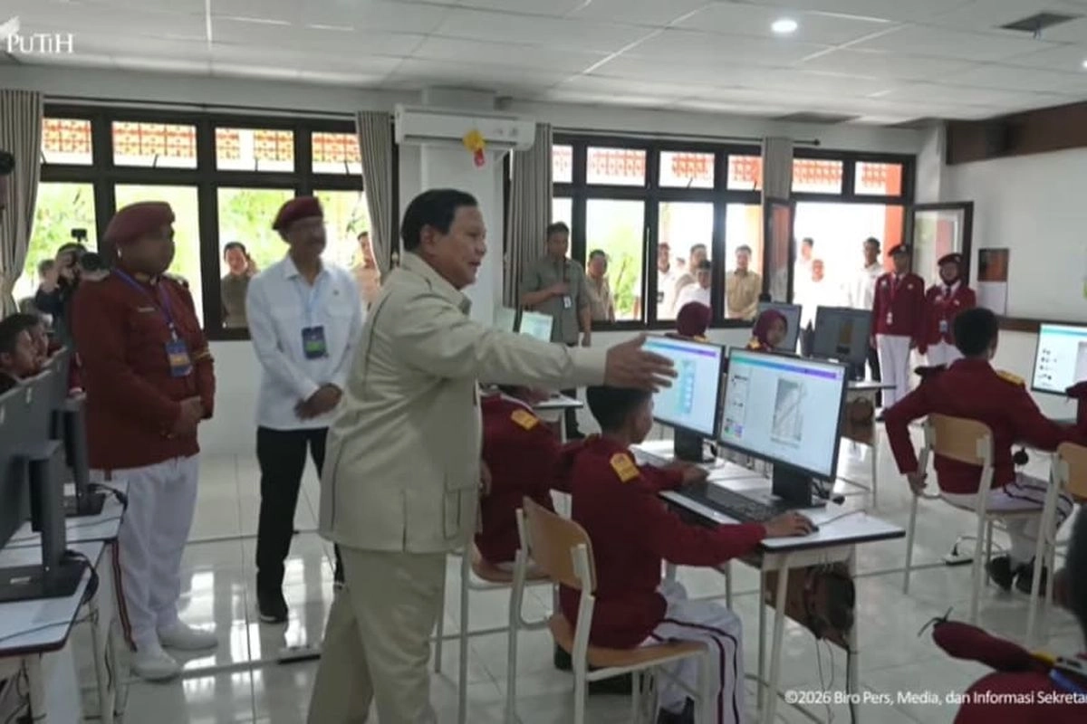 Momen Prabowo Keliling Sekolah Rakyat di Banjarbaru dan Beri Motivasi Begini ke Siswa