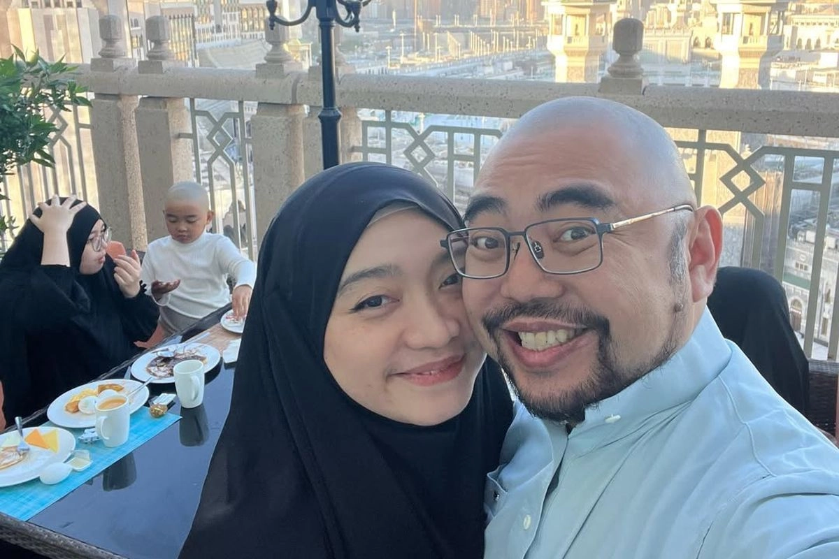 Muliandy Nasution Suami Desainer Ayu Dyah Meninggal, Ini 7 Potret Kenangan Saat Umrah Bersama