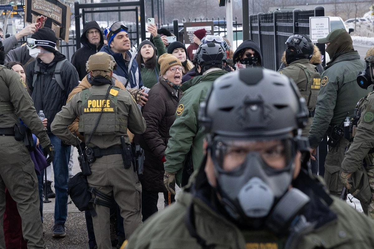 Penembakan Renee Nicole Good, Kenapa Agen Imigrasi AS Boleh Bawa Senjata?