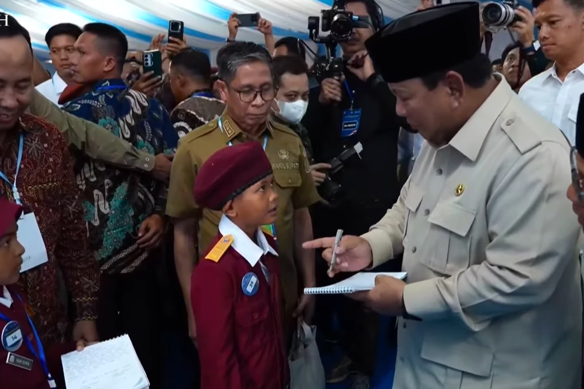 Prabowo: Jangan Malu Jika Orangtuamu Buruh atau Pemulung, Cium Kakinya