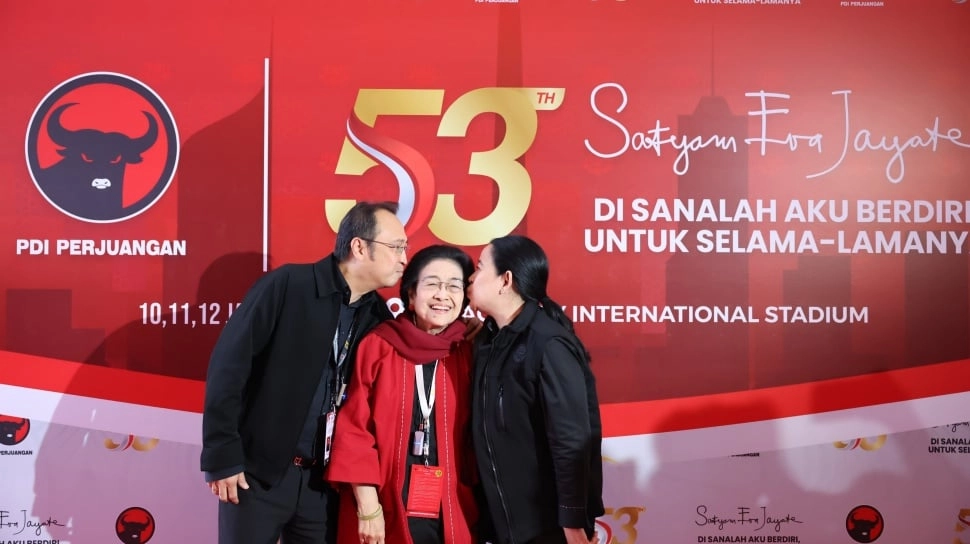 Kecupan Hangat Puan dan Prananda untuk Megawati: Sisi Lain Kekeluargaan di Balik Rakernas PDIP 2026