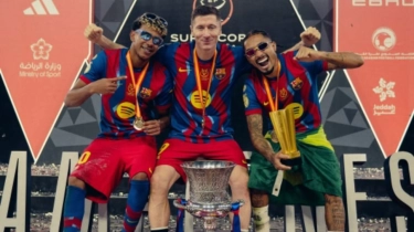 Persembahkan 4 Gelar, Ini Kata-kata Hansi Flick Usai Bawa Barcelona Hajar Real Madrid di Final