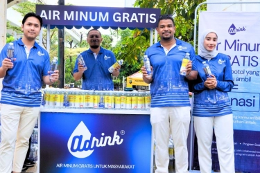 Adrink Bagikan 5.000 Air Minum Gratis di CFD, Padukan Aktivasi Iklan dan Dampak Sosial