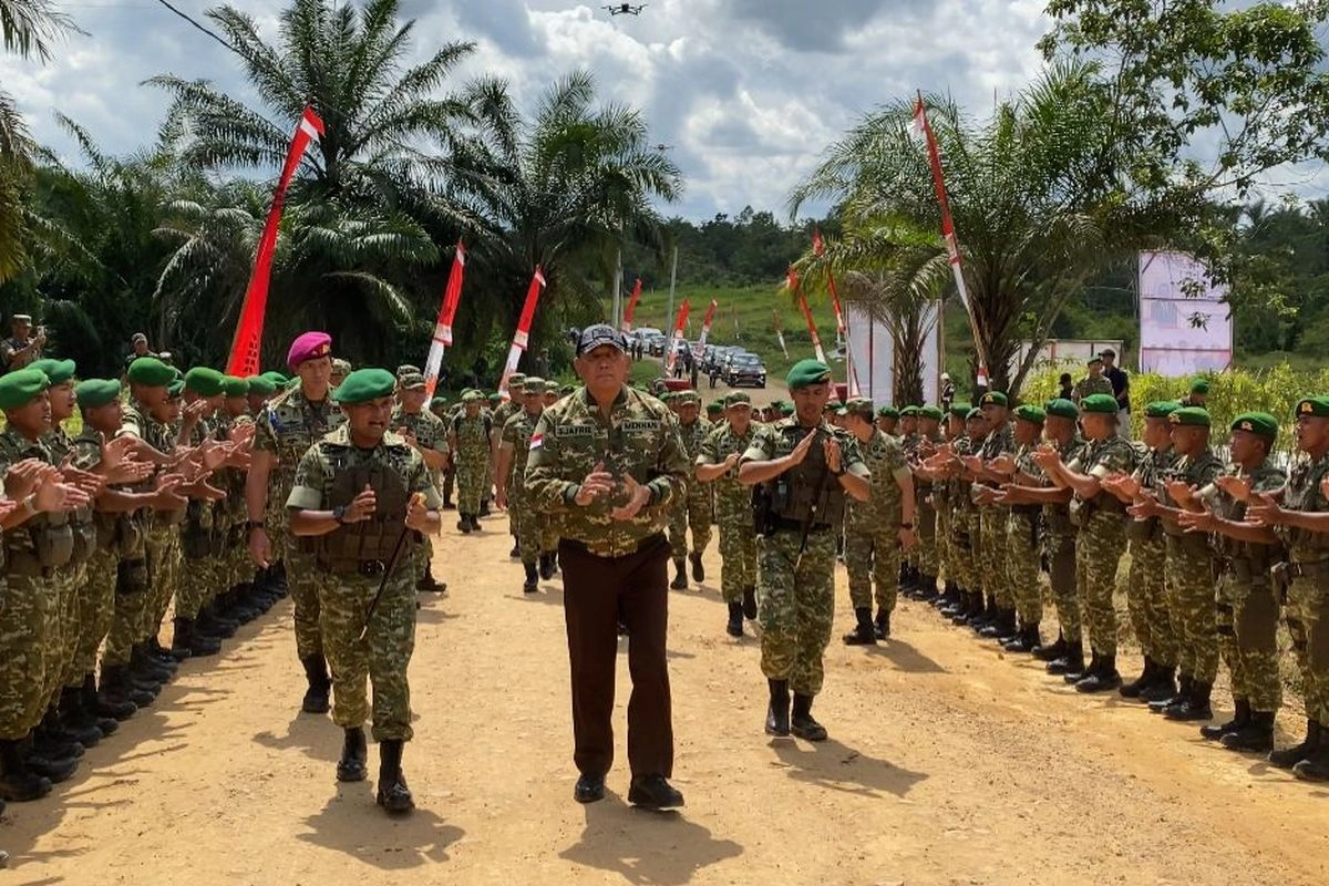 Disambut Yel-yel, Menhan Sjafrie Kunjungi Yonif TP 827/MCY di Muara Tae