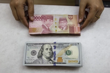 Rupiah Cetak Rekor Terlemah Dekati Rp 17.000 Per Dollar AS, Sinyal Tekanan Modal Makin Nyata