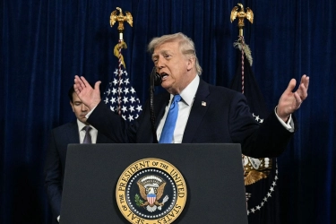 Trump Ancam Negara yang Bisnis dengan Iran Bakal Kena Tarif 25 Persen