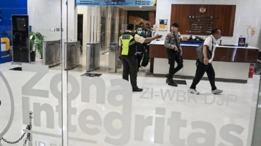 11 Jam Geledah Kantor Pajak Jakut, KPK Sita Duit Valas Terkait Suap Diskon Pajak Rp60 M