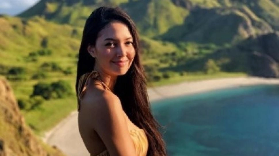 Momen Aurelie Moeremans Hapus Tato Bikinan Bobby yang Membuatnya Gagal Ikut Puteri Indonesia