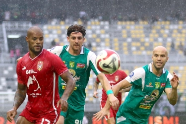 Bernardo Tavares Jelaskan Alasan Persebaya Datangkan Trio Brasil