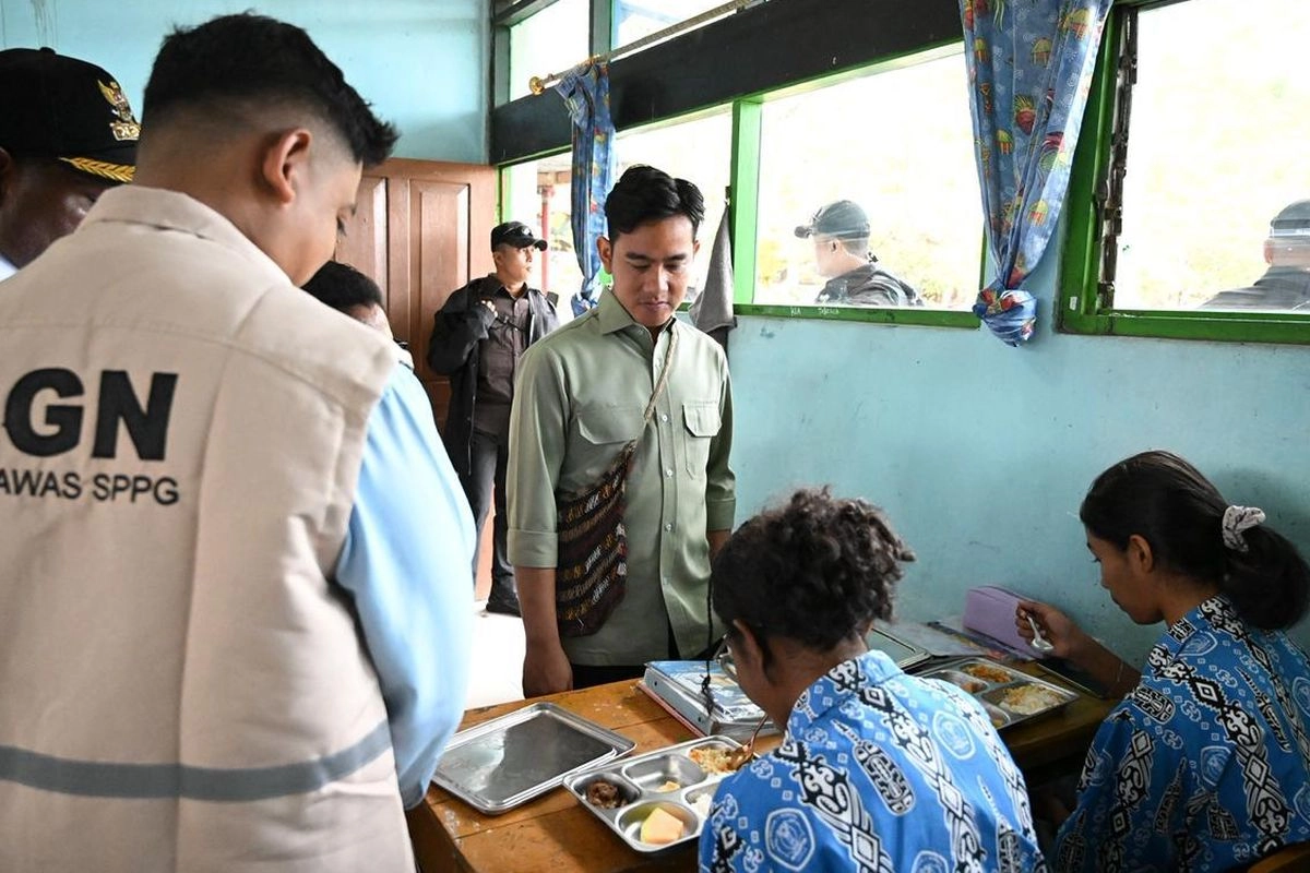 Gibran Tegur Petugas BGN gara-gara Daging di Menu MBG Keras
