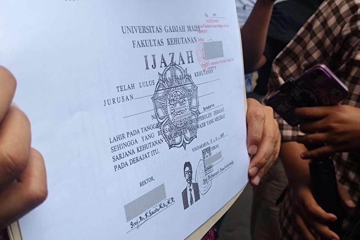 KIP Perintahkan KPU Serahkan 9 Informasi yang Ditutupi dari Salinan Ijazah Jokowi