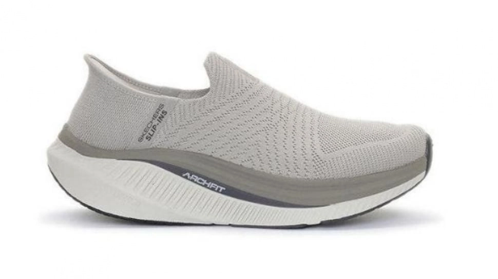 7 Sepatu Skechers Wanita Tanpa Tali, Simple Cocok untuk Usia 45 Tahun ke Atas