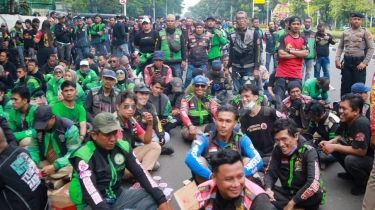 Demo di Depan Kedubes AS, Ratusan Ojol Tagih Janji Perpres ke Presiden Prabowo