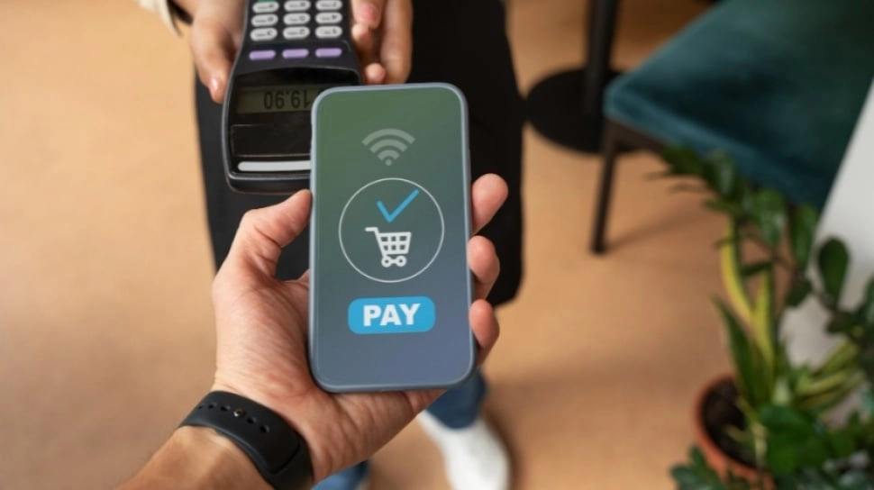 Praktik Gesek Tunai di Paylater Ternyata Ilegal, Apa Itu Metodenya?