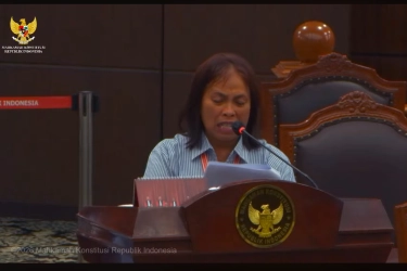 Tangis Ibu di Sidang MK: Kenapa Pembunuh Anak Saya hanya Dihukum 10 Bulan?