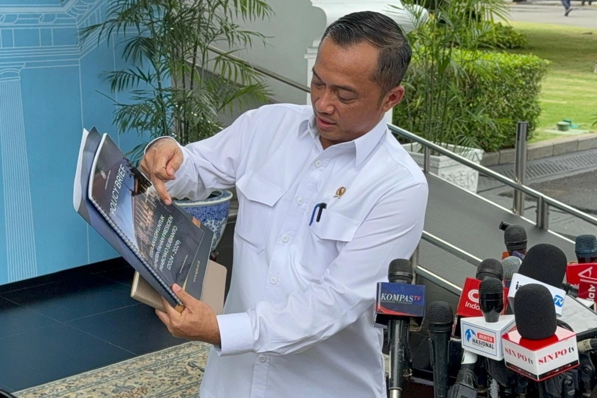 Tunjukkan Surat UGM, Mensesneg Tegaskan Pemerintah Tetap Terbuka Terima Kritik Akademisi