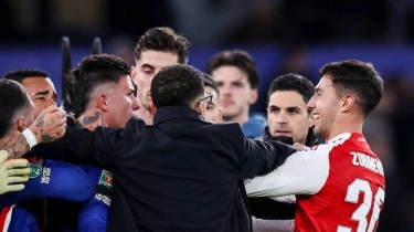 Chelsea Kalah dari Arsenal, Liam Rosenior Kerepotan Redam Emosi Enzo Fernandez