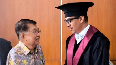 Hadiri Pengukuhan Guru Besar UGM, Jusuf Kalla: Sikap Kritis Penting dalam Demokrasi