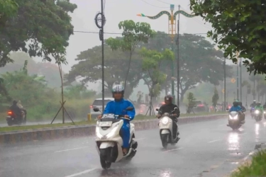 Hujan Guyur Mayoritas Kora Besar di Indonesia Jumat Hari Ini