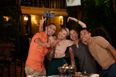 Bikin Suasana Cair, 5 Zodiak Ini Dikenal Jago Menghidupkan Obrolan