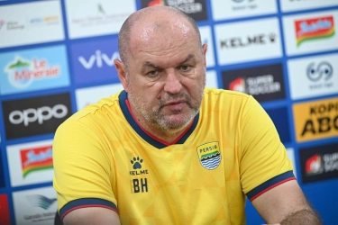 Bojan Hodak Soroti Dua Hal yang Mengganjal Persib di Paruh Pertama