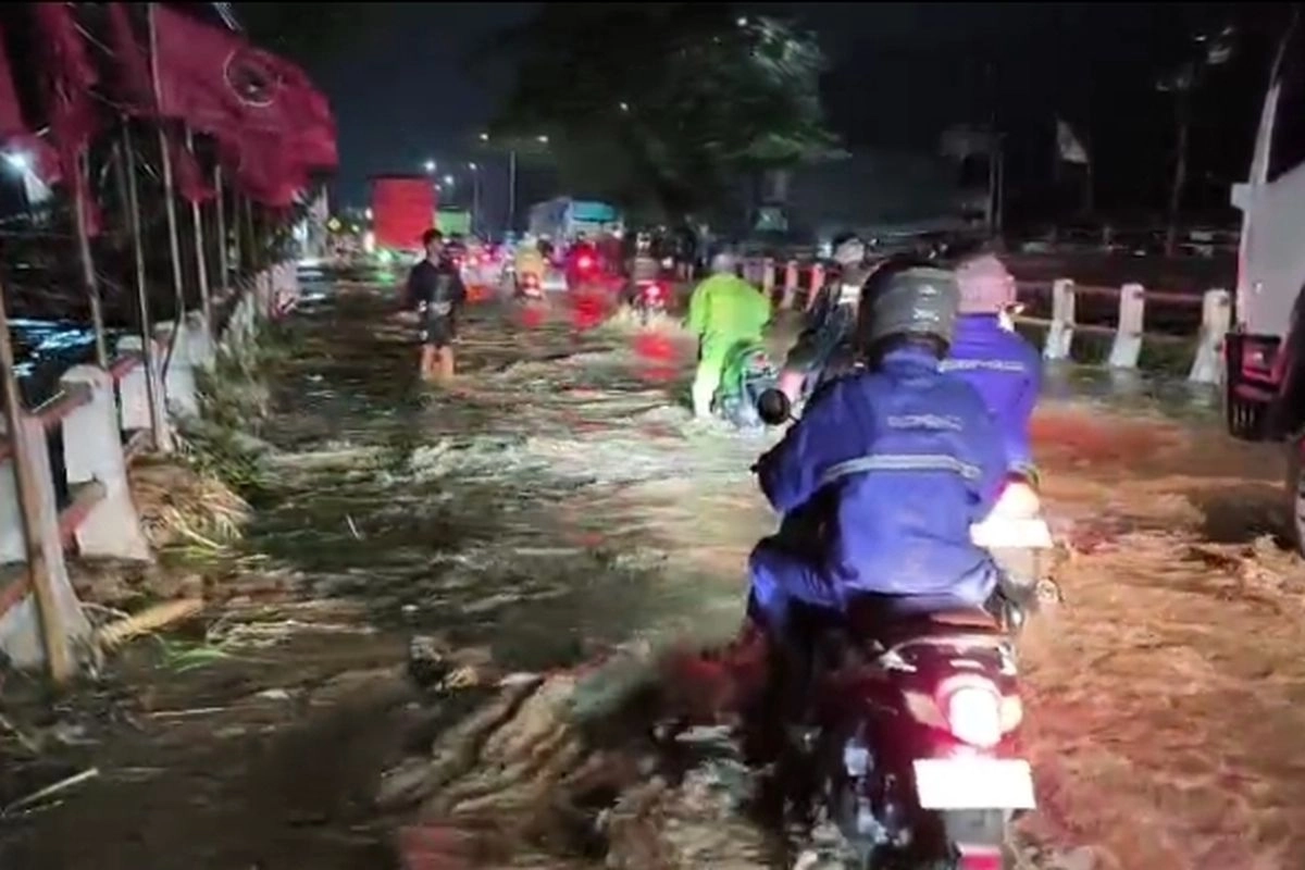 Imbas Banjir di Jalur Pantura, 18 Perjalanan Kereta Api Terlambat hingga 2,5 Jam
